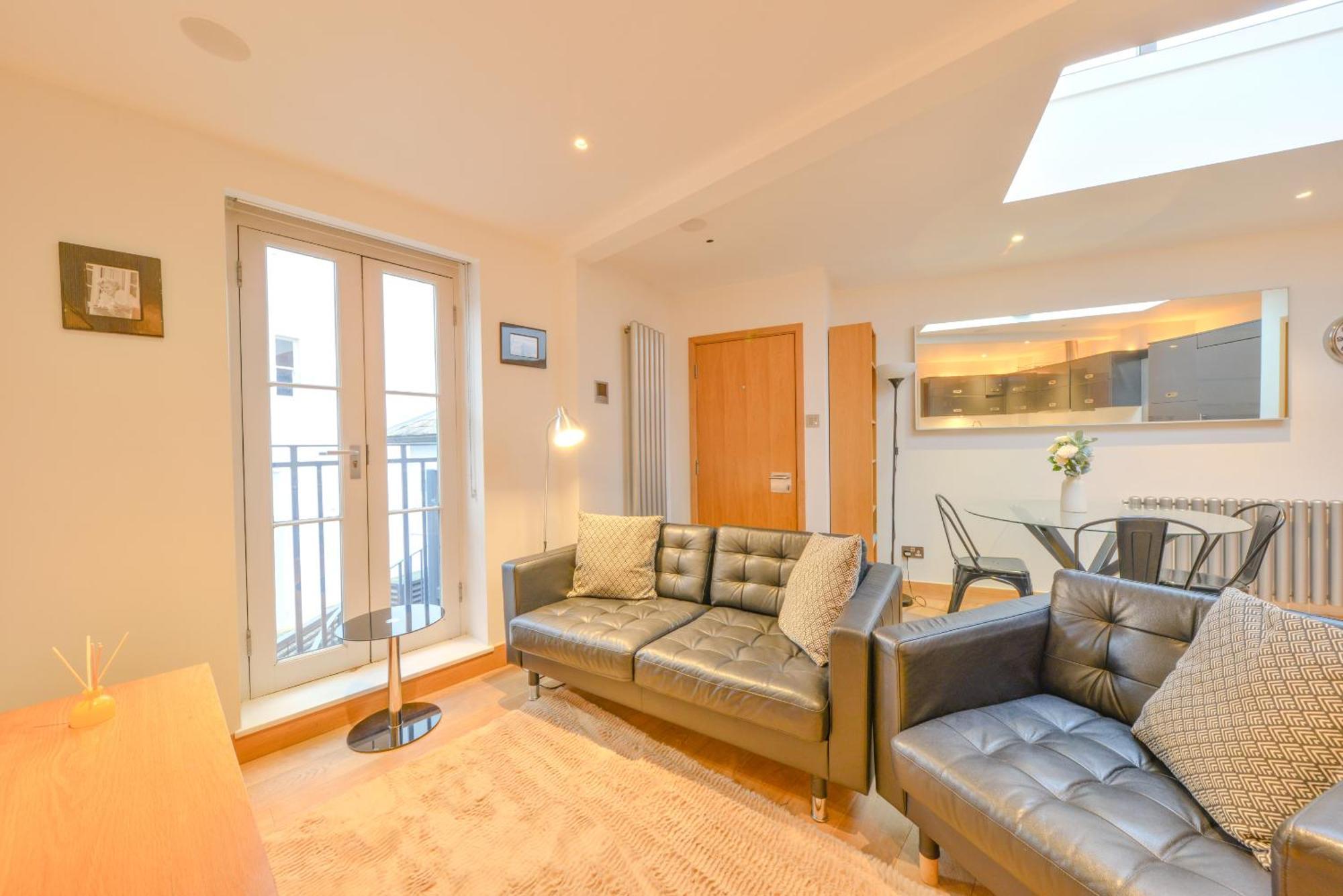 Central Two Bedroom Apartments St Albans By Central Stays Short Lets & Serviced Accommodation With Free Parking Номер фото